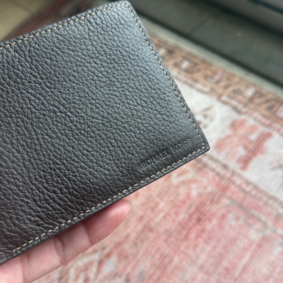 Michael Kors brown Leather Wallet NEW without box - Picture 2 of 5